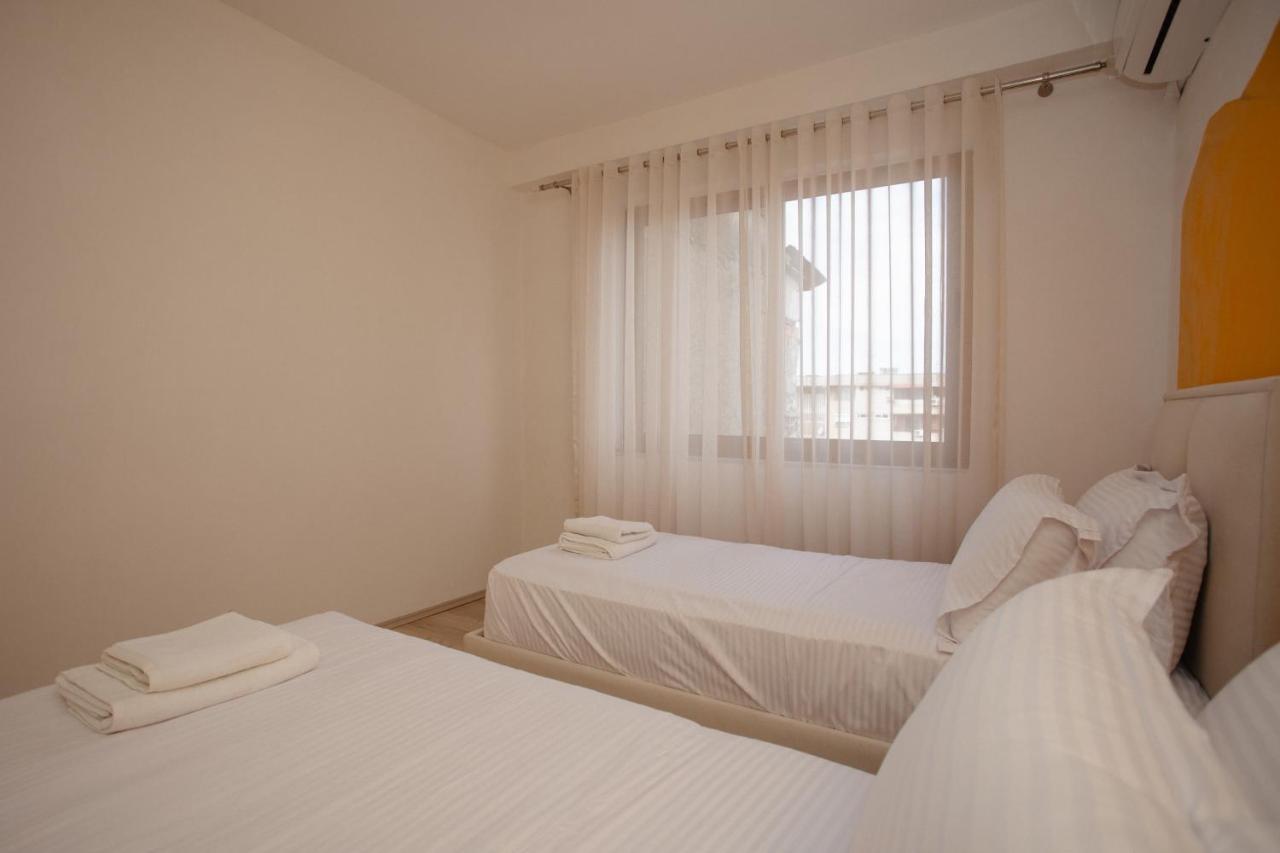 Erik'S Place Shkoder Luaran gambar