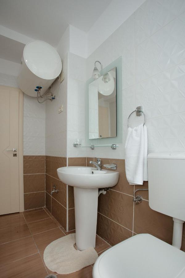 Erik'S Place Shkoder Luaran gambar
