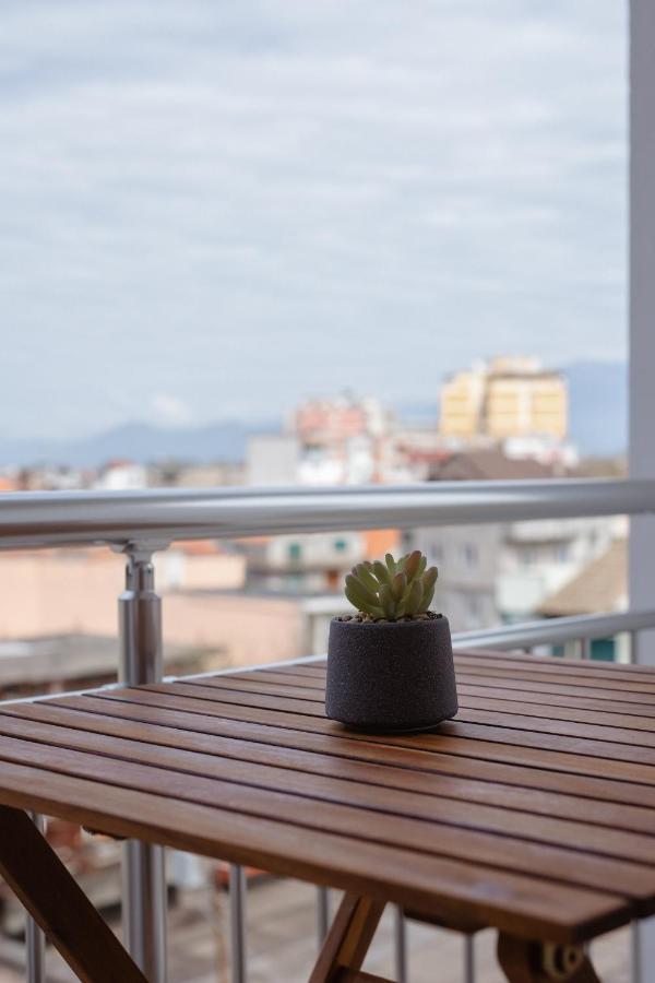 Erik'S Place Shkoder Luaran gambar